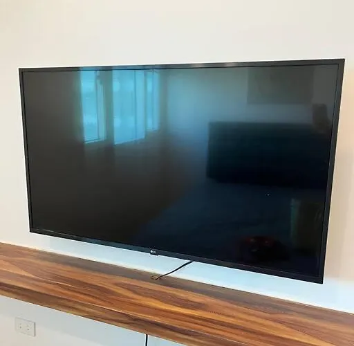 Modern 2br In Makati! Netflix Wi-fi Pool *