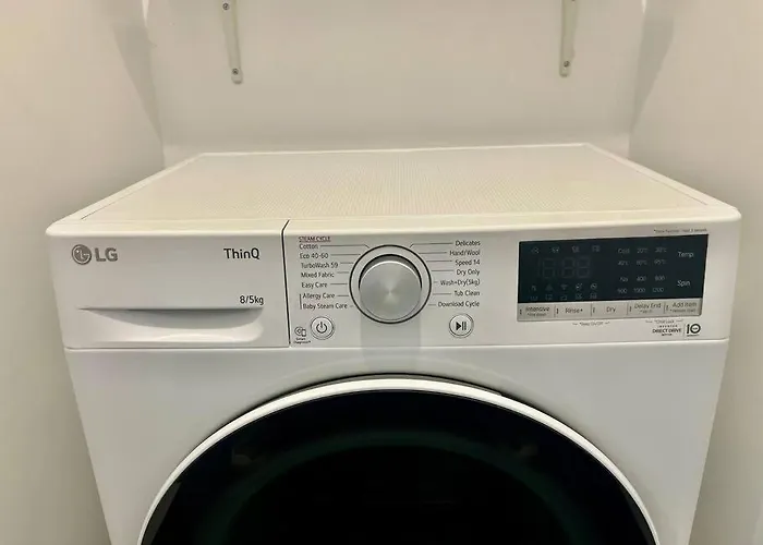 Modern 2br In Makati! Netflix Wi-fi Pool Apartment