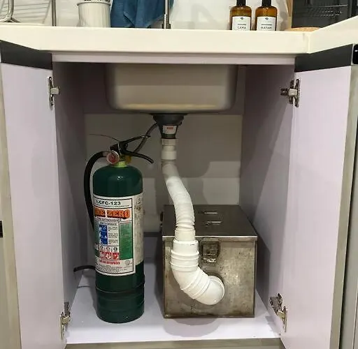 Modern 2br In Makati! Netflix Wi-fi Pool Apartment *