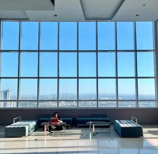 Modern 2br In Makati! Netflix Wi-fi Pool *