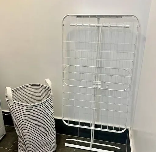 Modern 2br In Makati! Netflix Wi-fi Pool Manila