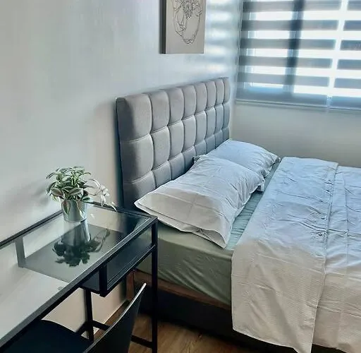Modern 2br In Makati! Netflix Wi-fi Pool Apartment Manila