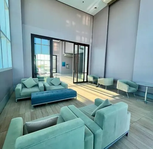 Modern 2br In Makati! Netflix Wi-fi Pool Apartment