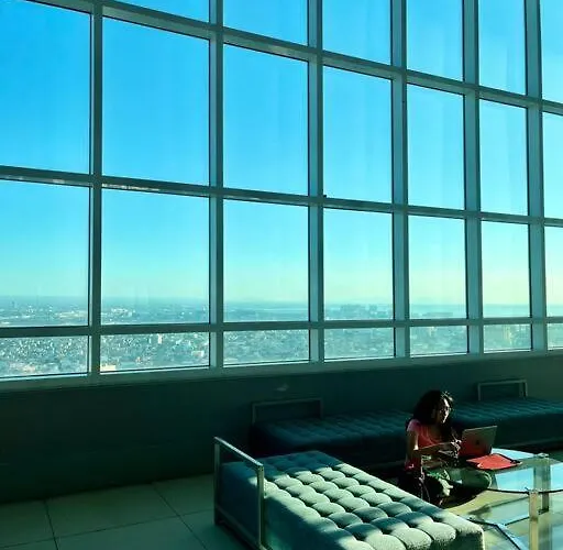 Apartment Modern 2br In Makati! Netflix Wi-fi Pool Manila