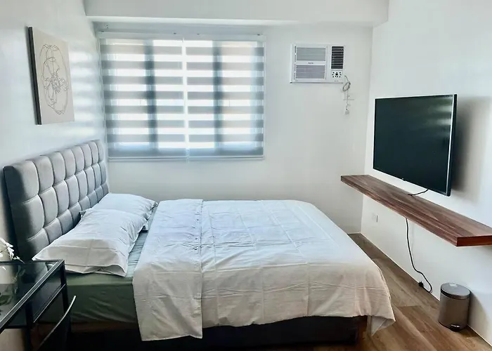 Modern 2br In Makati! Netflix Wi-fi Pool *