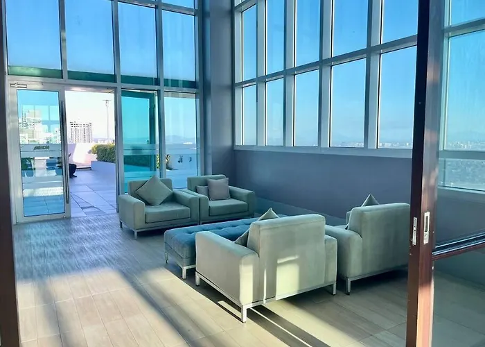 Apartment Modern 2br In Makati! Netflix Wi-fi Pool Manila
