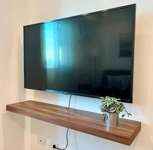 Modern 2br In Makati! Netflix Wi-fi Pool * Manila
