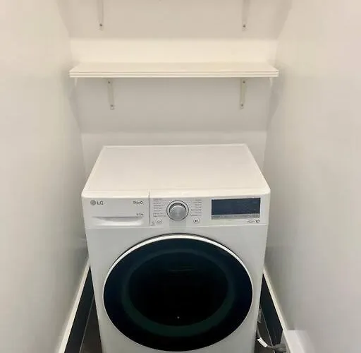Modern 2br In Makati! Netflix Wi-fi Pool