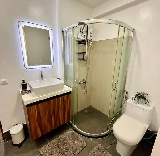 Modern 2br In Makati! Netflix Wi-fi Pool Apartment *
