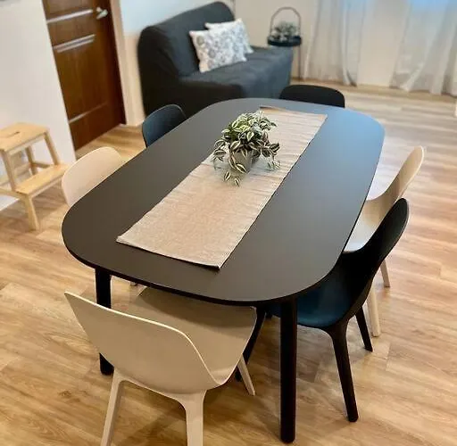 Modern 2br In Makati! Netflix Wi-fi Pool * Manila