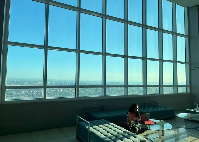 Modern 2br In Makati! Netflix Wi-fi Pool Apartment *