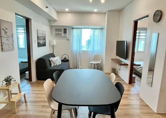 Apartment Modern 2br In Makati! Netflix Wi-fi Pool Manila