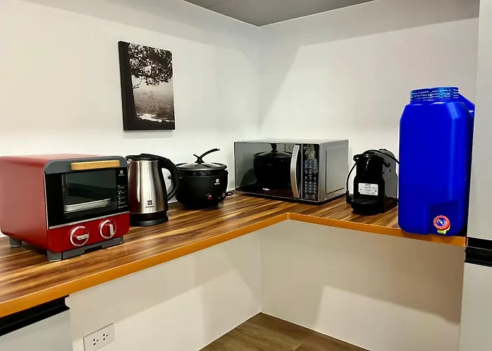 Modern 2br In Makati! Netflix Wi-fi Pool Manila