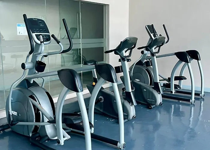 Modern 2br In Makati! Netflix Wi-fi Pool Apartment